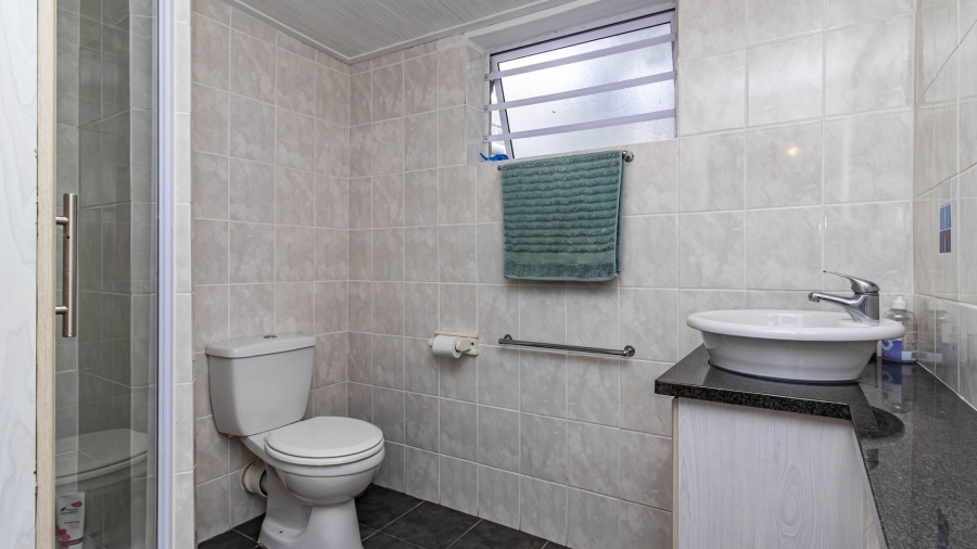 4 Bedroom Property for Sale in Perlemoenbaai Western Cape